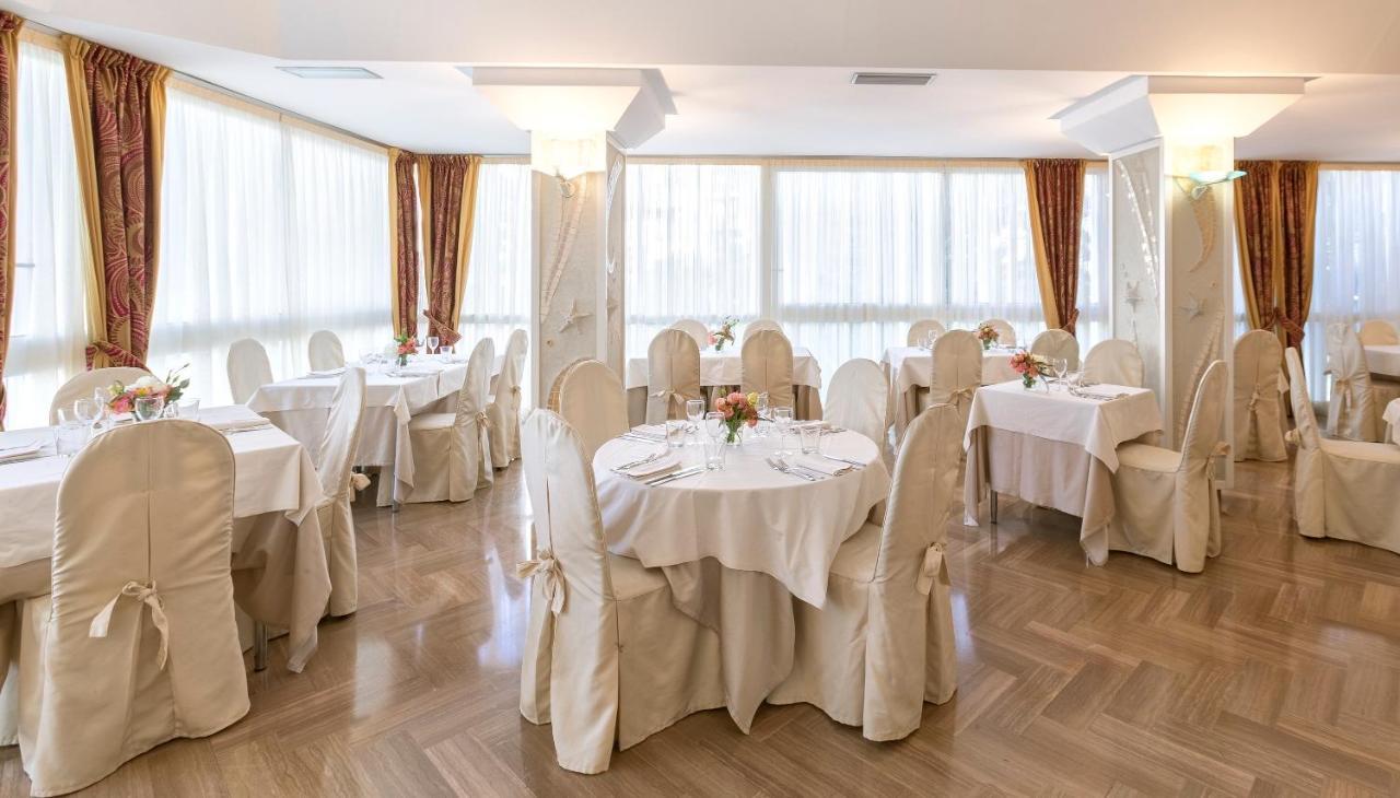 Hotel Feldberg Riccione Esterno foto
