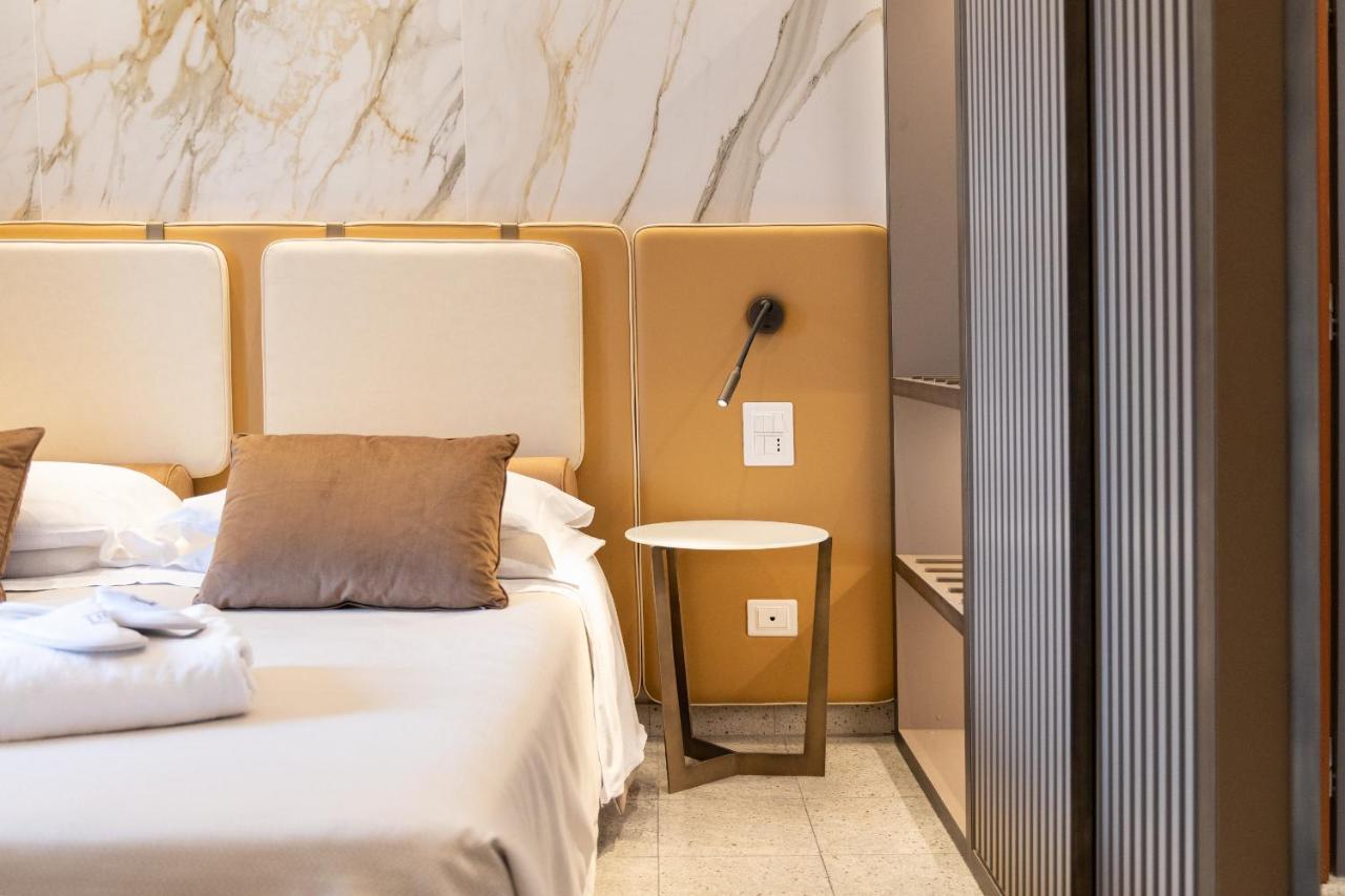 Hotel Feldberg Riccione Esterno foto