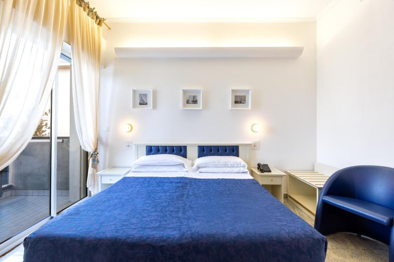 Hotel Feldberg Riccione Esterno foto
