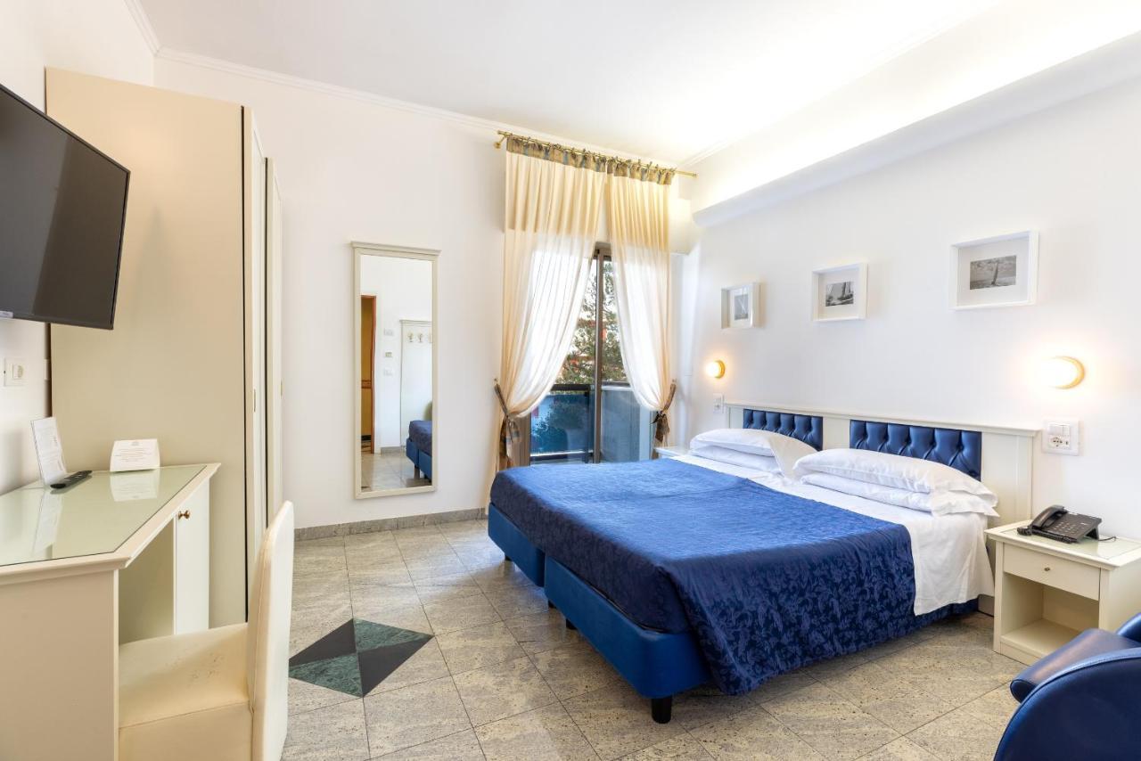 Hotel Feldberg Riccione Esterno foto