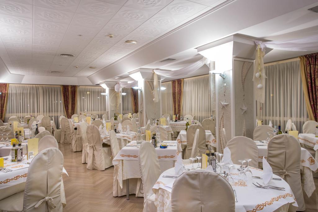 Hotel Feldberg Riccione Esterno foto