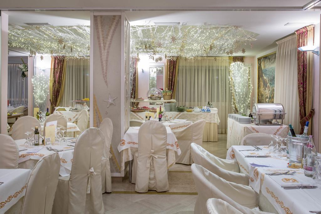 Hotel Feldberg Riccione Esterno foto