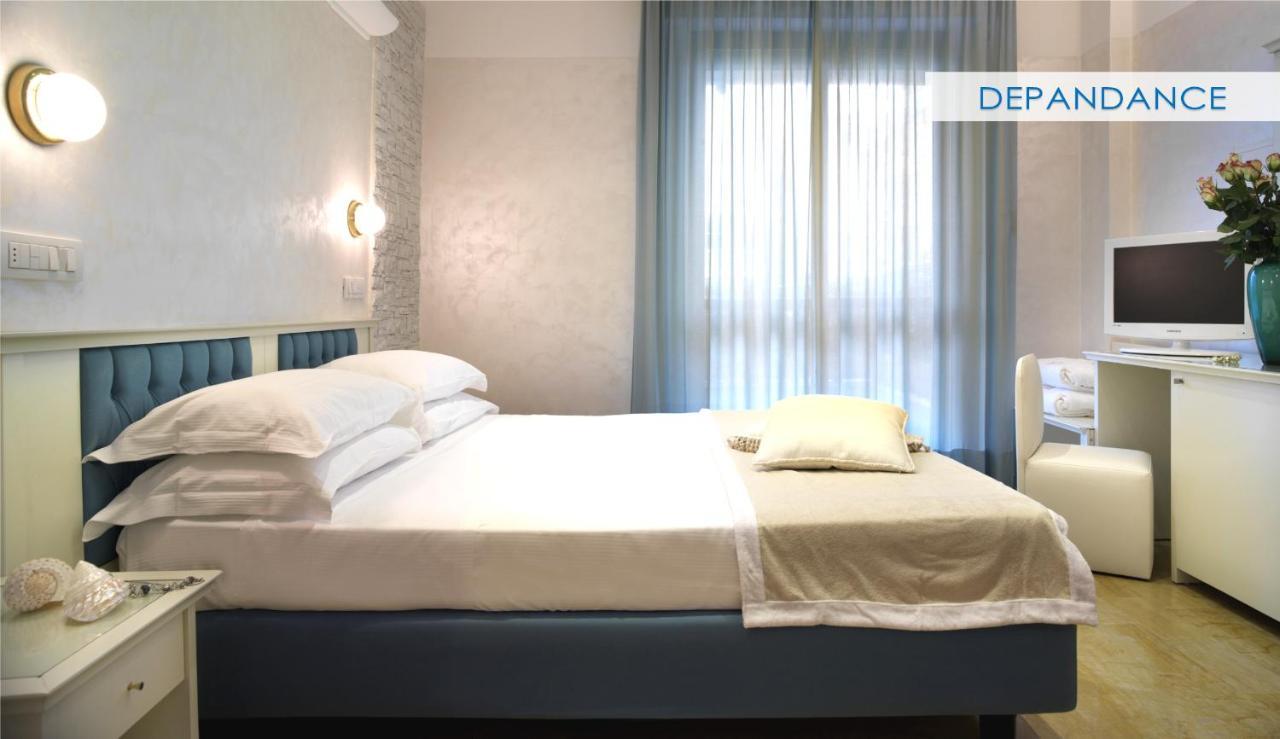 Hotel Feldberg Riccione Esterno foto