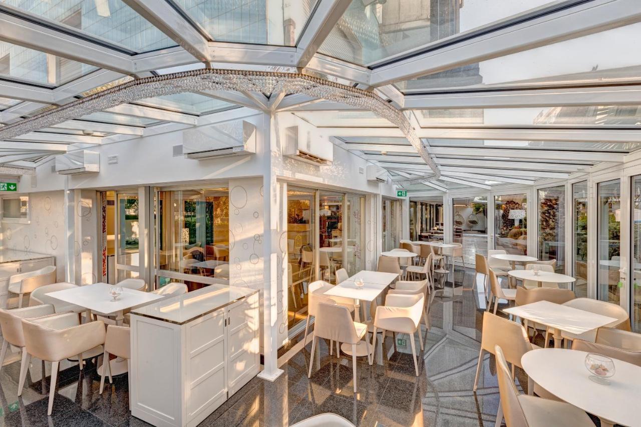 Hotel Feldberg Riccione Esterno foto