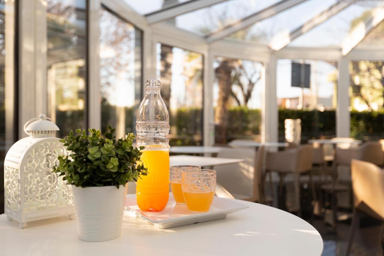 Hotel Feldberg Riccione Esterno foto