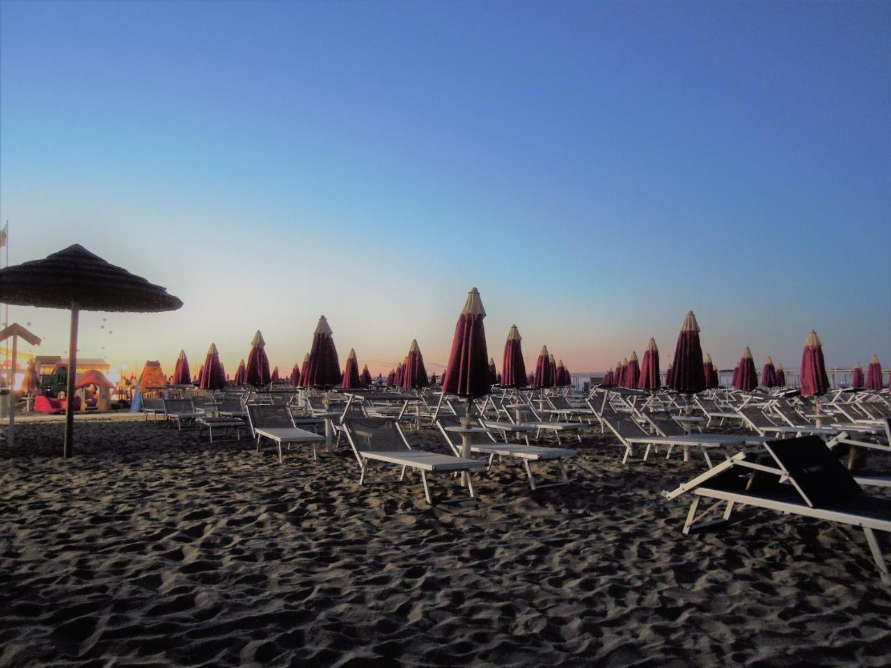 Hotel Feldberg Riccione Esterno foto